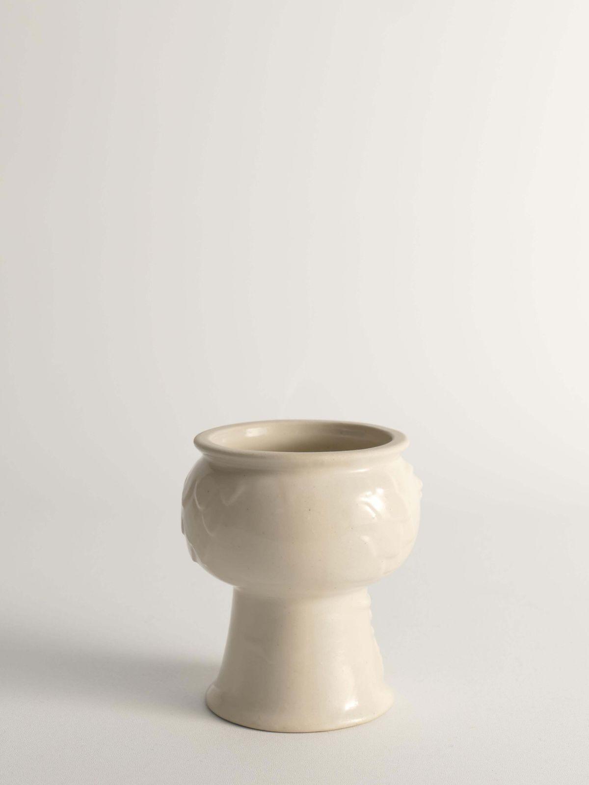 Scandinavian Modern White Porcelaine Face Vase By  Ancher Iversen, Aida, Denmark photo vintage