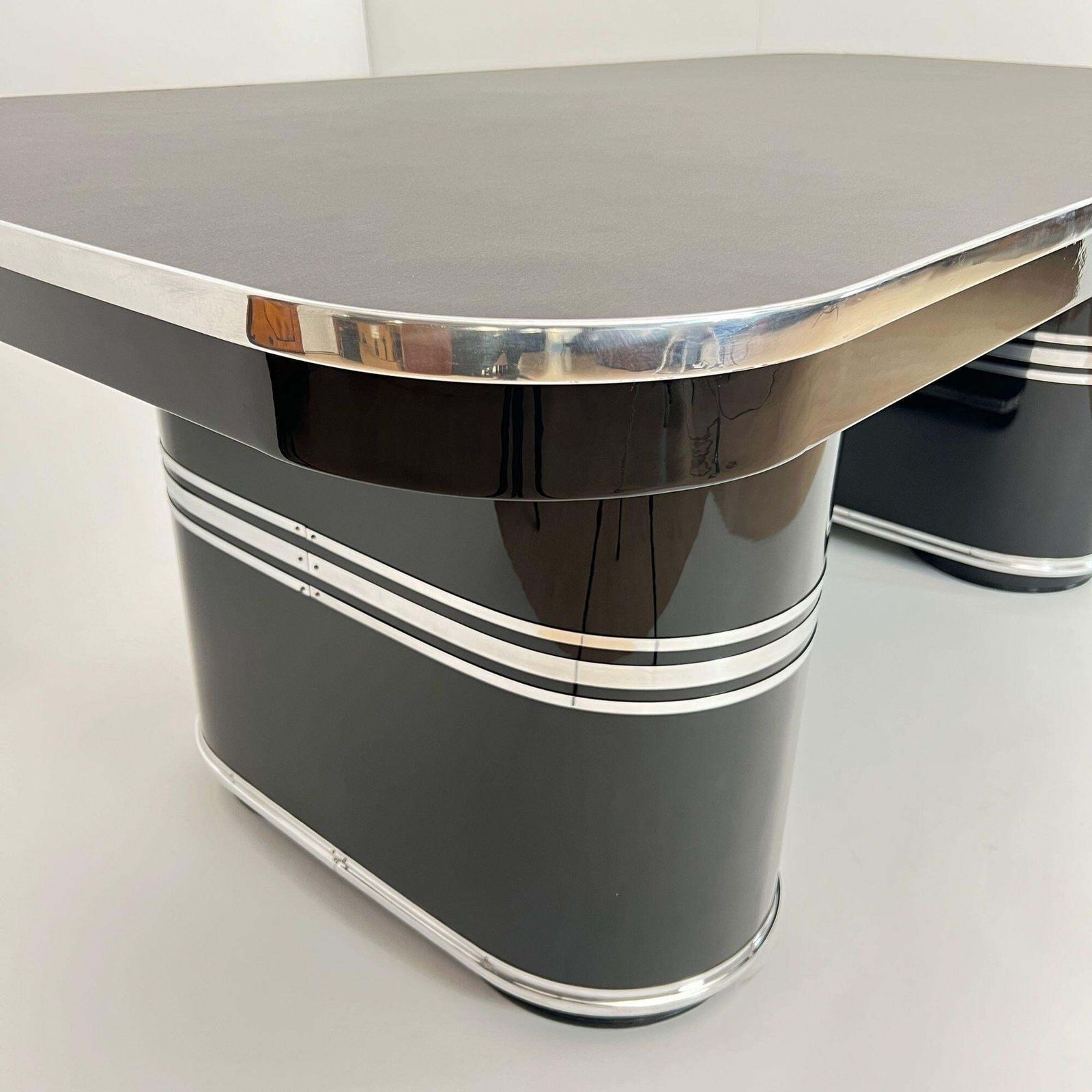 photo for sale Mauser Desk ‚New York‘, Black Lacquer, Metal, Linoleum, Germany Circa 1950
