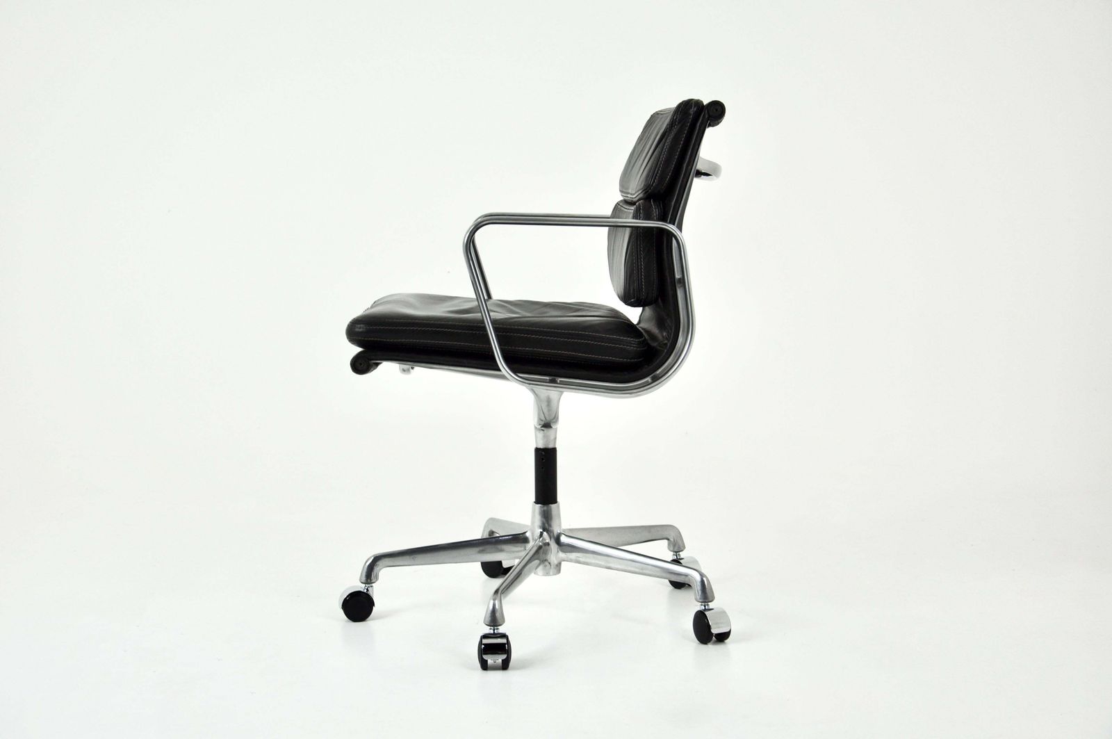 Black Leather Soft Pad Chair By Charles And Ray Eames For Icf, 1970s photo vintage
