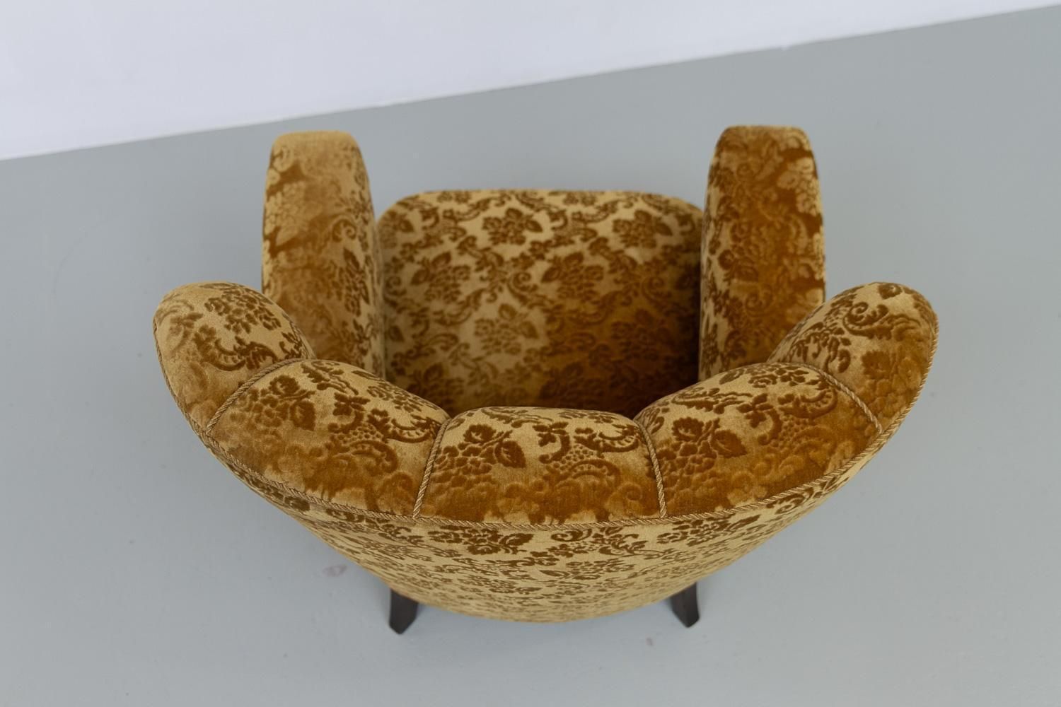 photo vinterior Danish Art Deco Lounge Chair In Golden Yellow Velvet, 1940s.