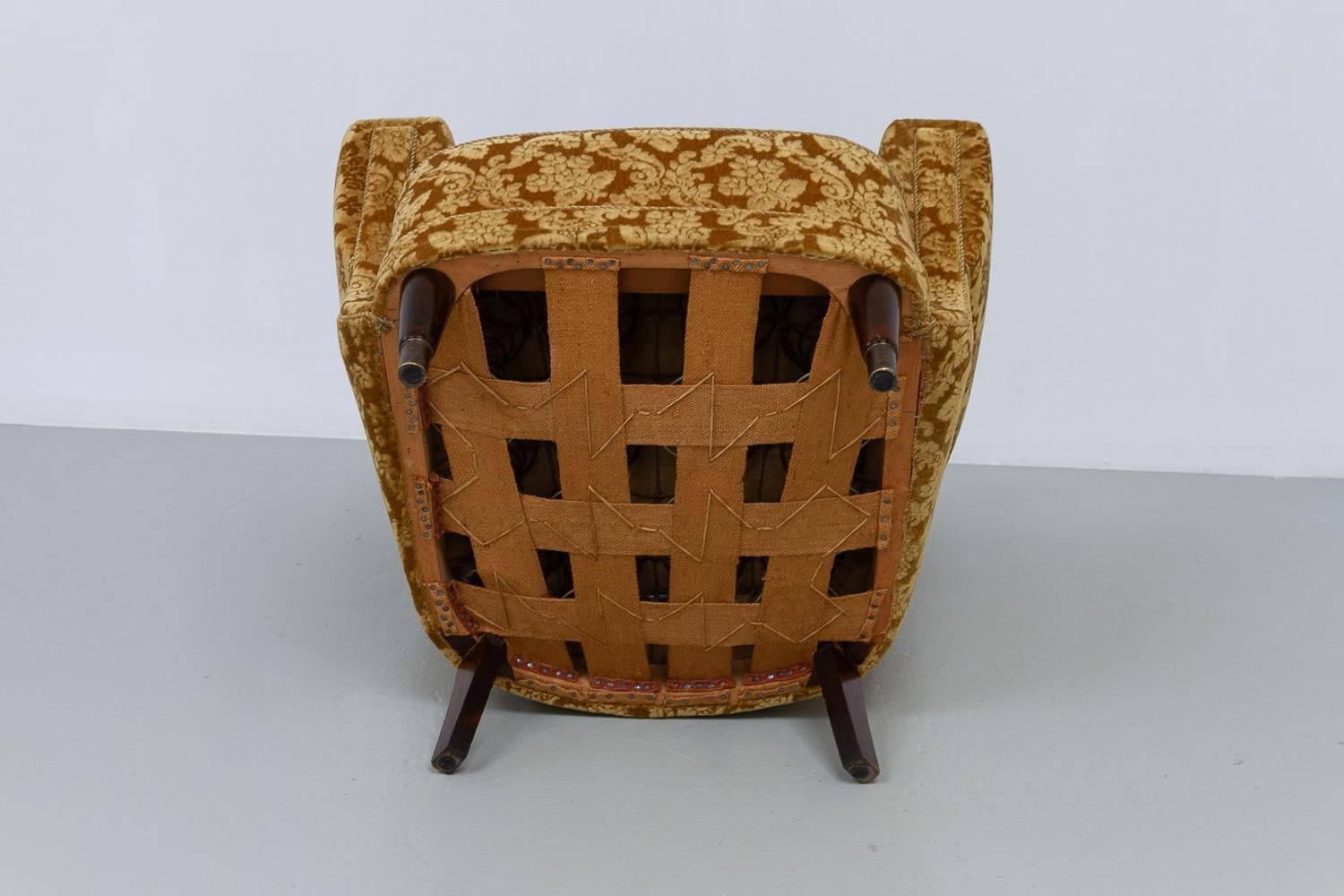 photo vintage Danish Art Deco Lounge Chair In Golden Yellow Velvet, 1940s.