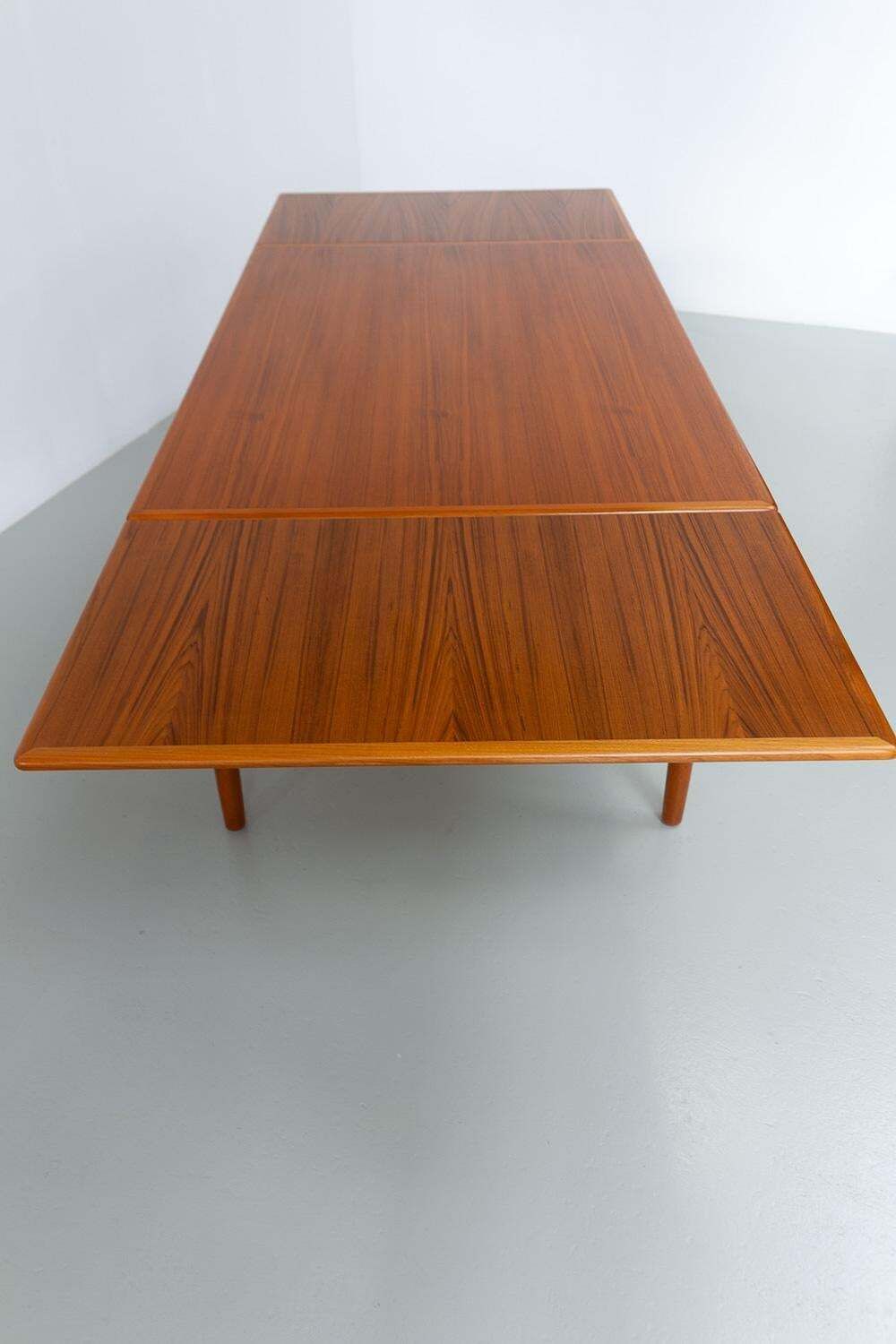 815.0 Danish Mid Century Extendable Teak Dining Table, 1960s. photo