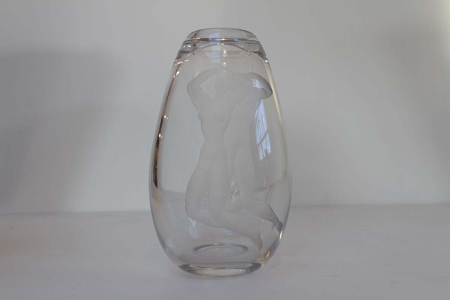 Swedish Art Deco Glass Vase With Couple By Vicke Lindstrand For Orrefors, 1930s. photo vinterior