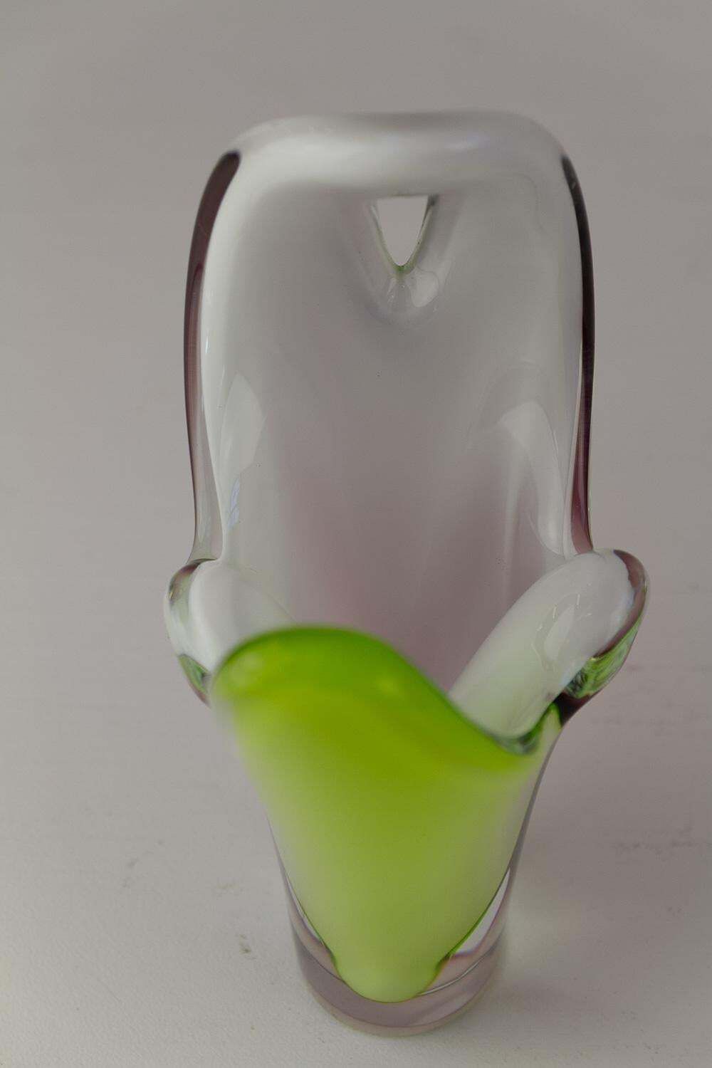 photo buy Mid Century Coquille Glass Vase By Paul Kedelv For Flygsfors Sweden, 1950s.