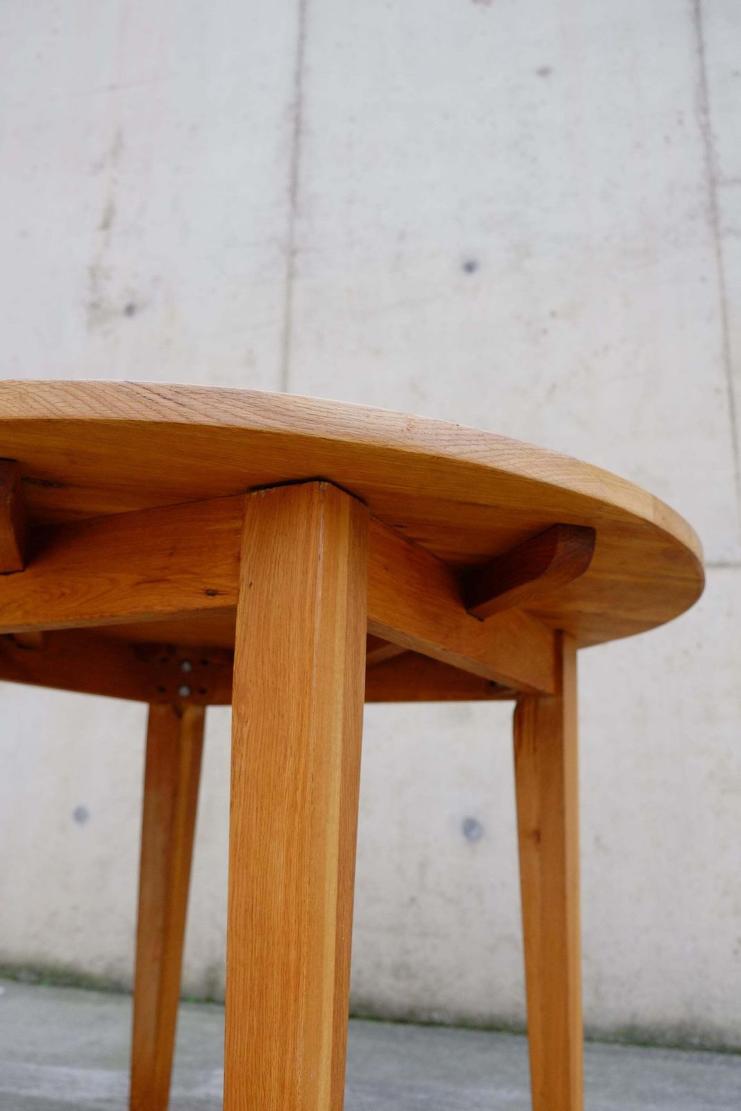 200.0 Mid Century Solid Pine Round Breakfast Dining Table With Removable Legs photo