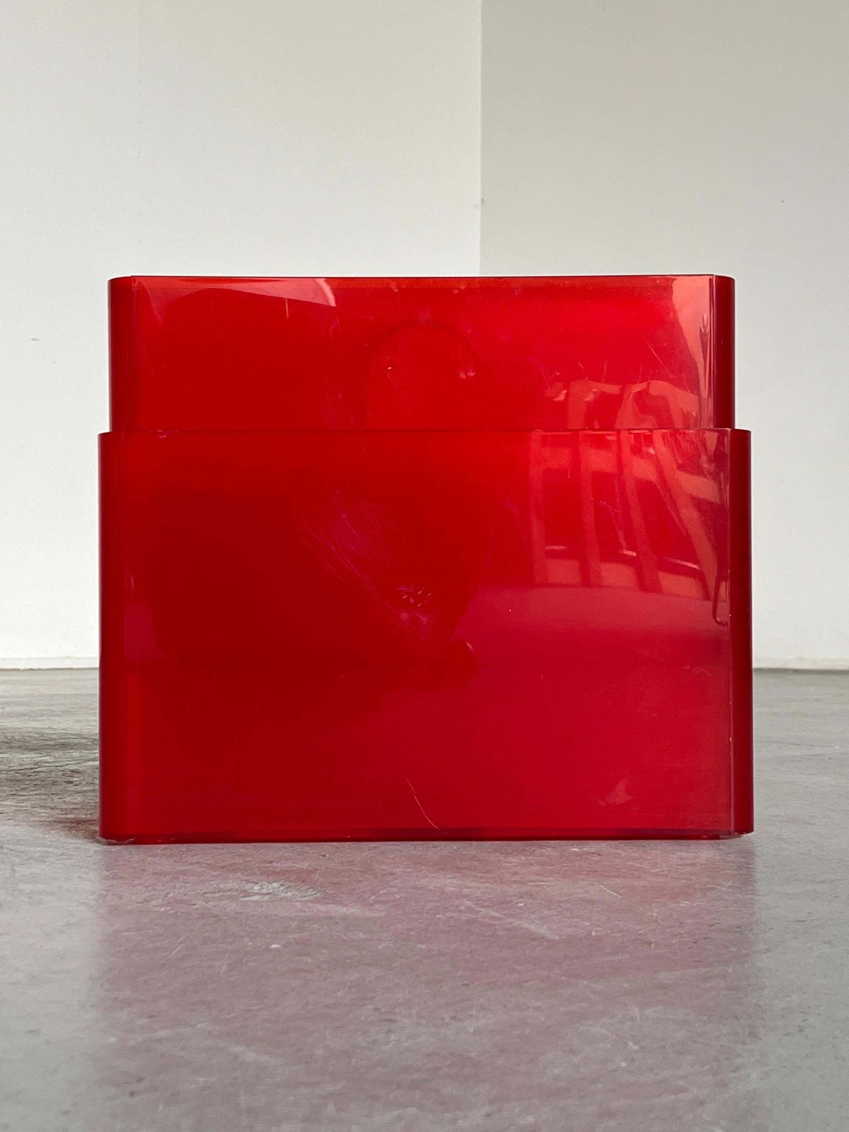 Red Kartell Mod. 4676 Vintage Space Age Magazine Rack By Giotto Stoppino, 1970s photo vinterior