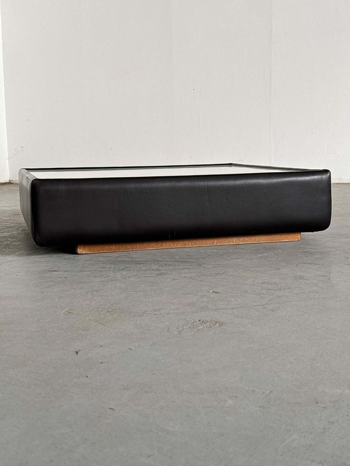De Sede Ds15 Elegant Leather Coffee Table, 1970s Switzerland photo buy