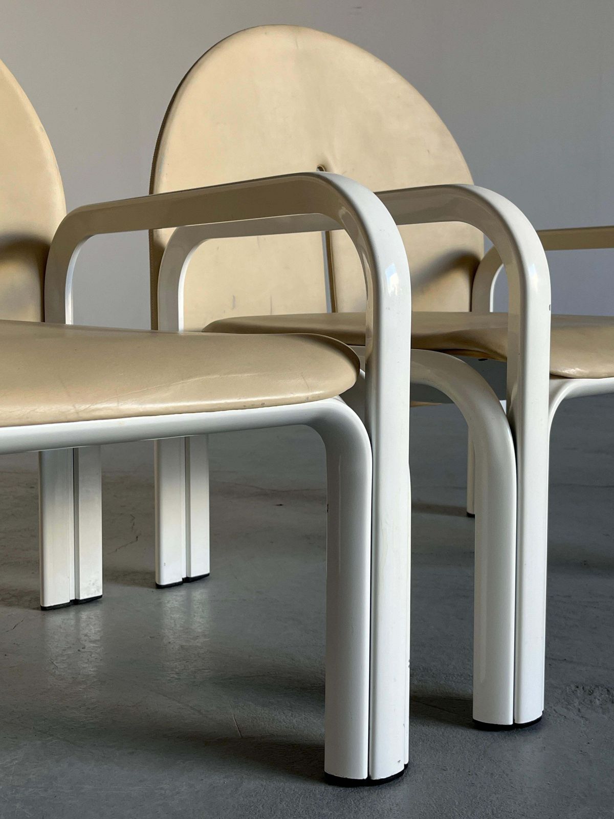 Pair Of Gae Aulenti '54l' Armchairs For Knoll International, Beige Leather, 70s photo buy
