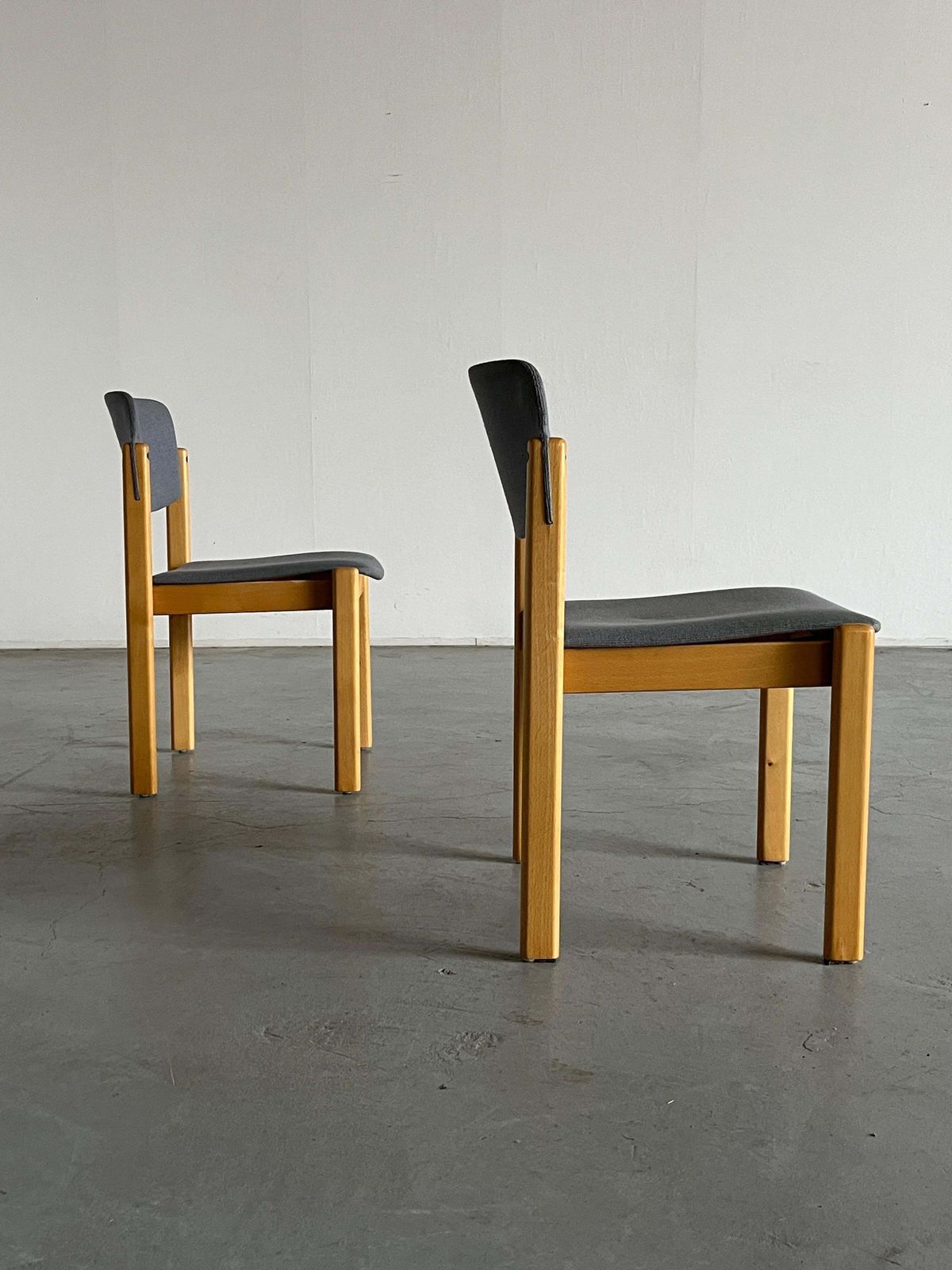 Pair Of Vintage Mid Century Modern Stackable Dining Chairs By Wiesner Hager, 80s photo 292.0