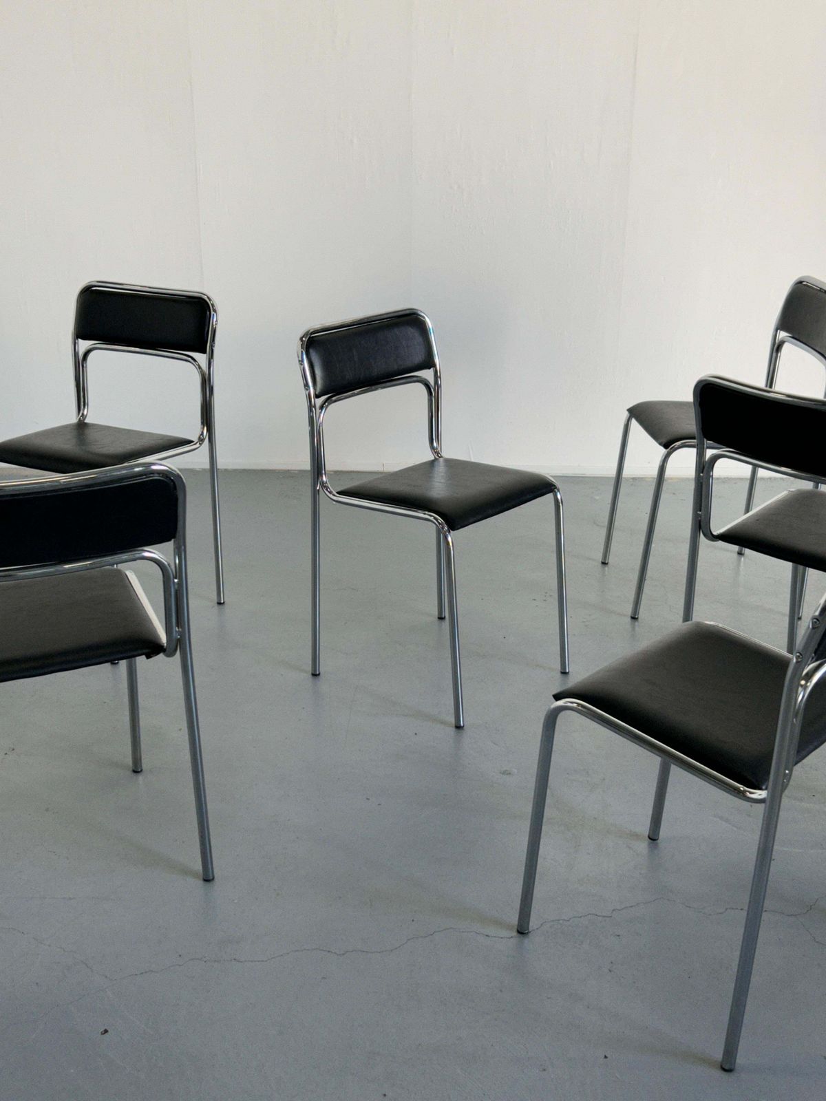 1 Of 8 Bauhaus Chrome Tubular Steel And Black Faux Leather Chairs, 1980s Italy photo vinterior