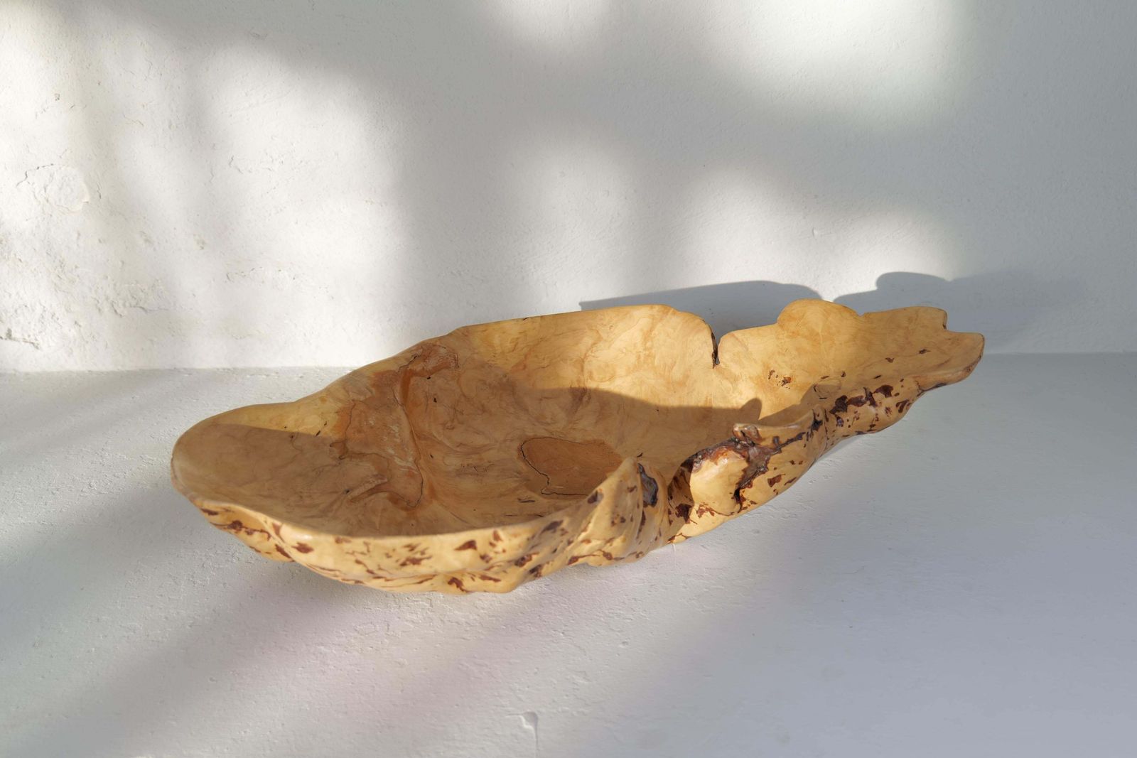 photo vinterior Swedish Folk Art Exeptional Large Organic Burl Curly Birch Bowl, 1980s