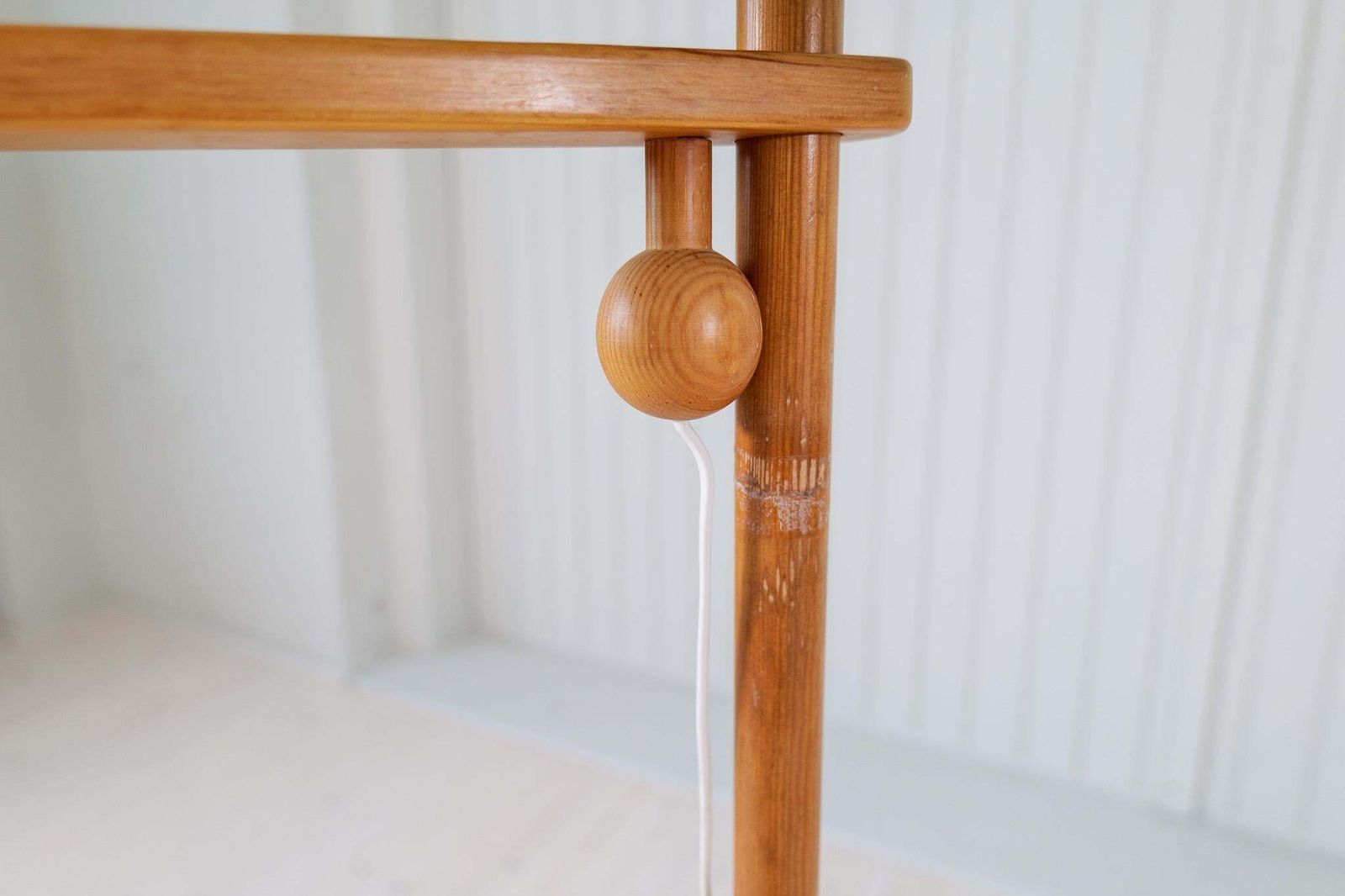 photo furniture Scandinavian Modern Sculptural Floor Lamps In Pine, Yngve Ekström Sweden 1970s