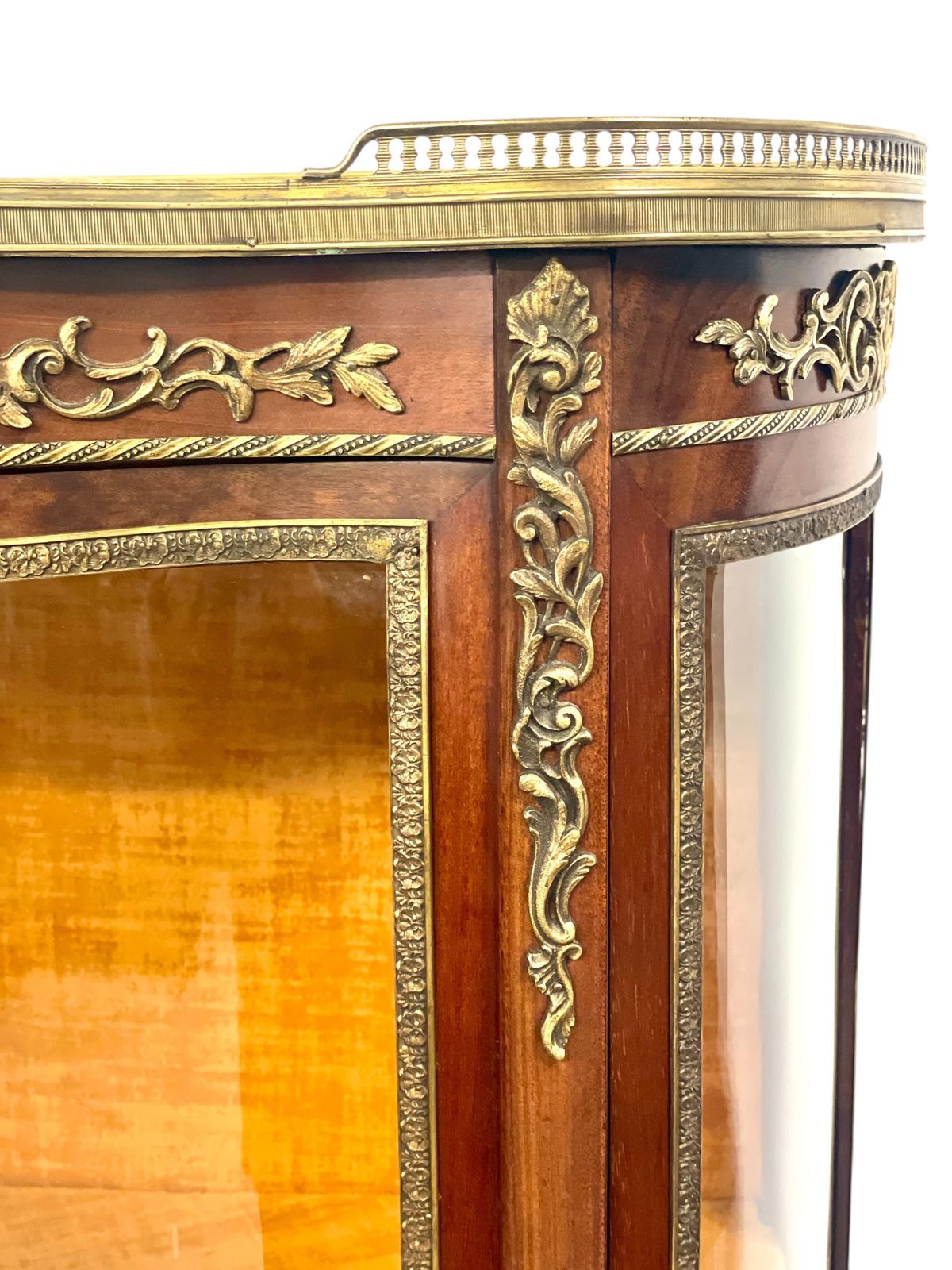 photo buy 19th Century Louis XV Vitrine With Marble Top And Ormolu Mounts