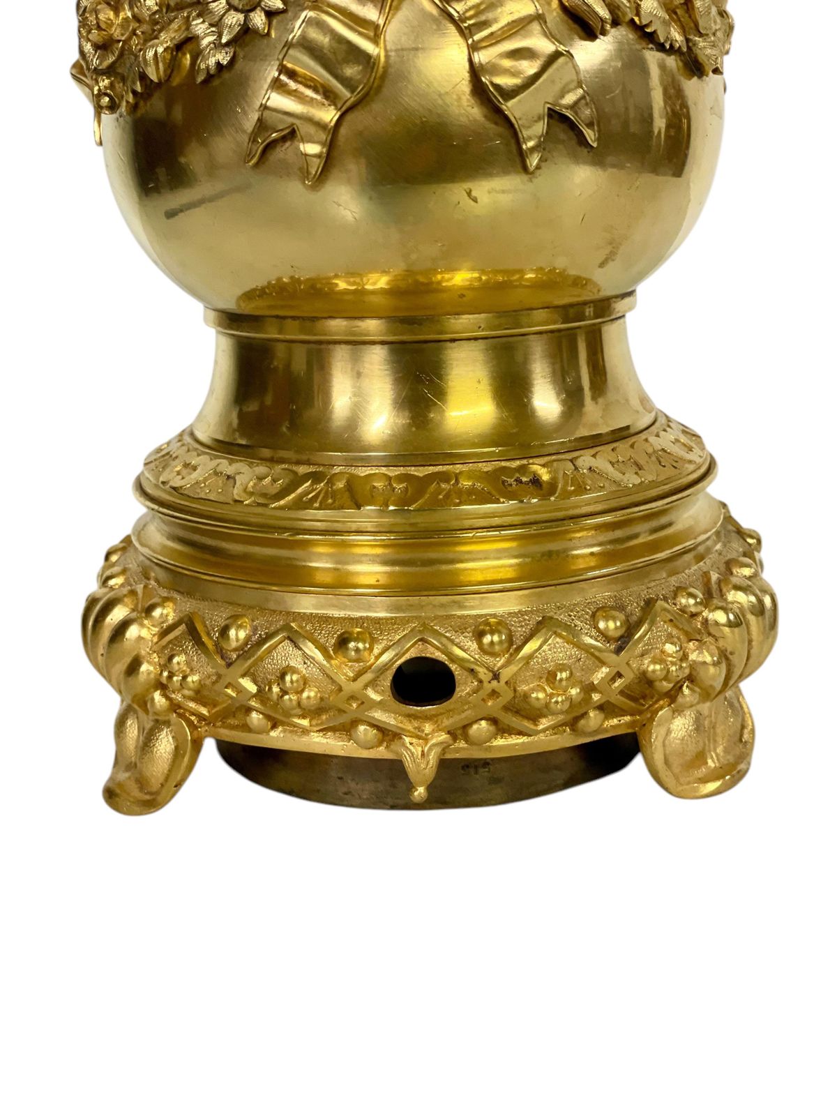 Lighting Louis XVI Gilt Bronze Table Lamp With Roses And Ribbons, 19th Century photo