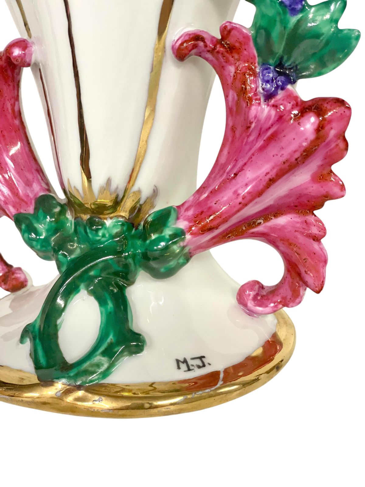 photo vinterior 19th Century Porcelain Wedding Vase With Gilded Accents
