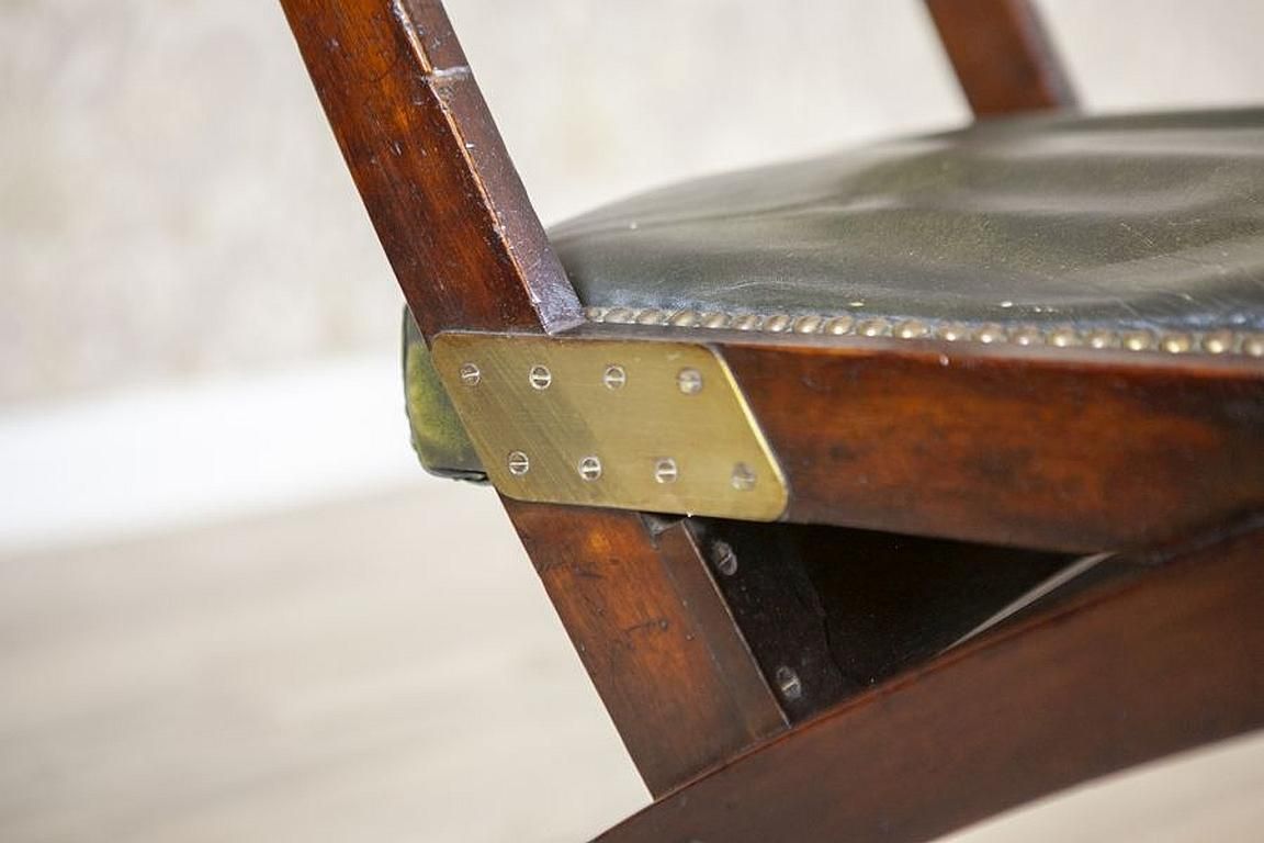 photo vintage 20th Century Walnut Folding Chair Upholstered With Dark Green Leather