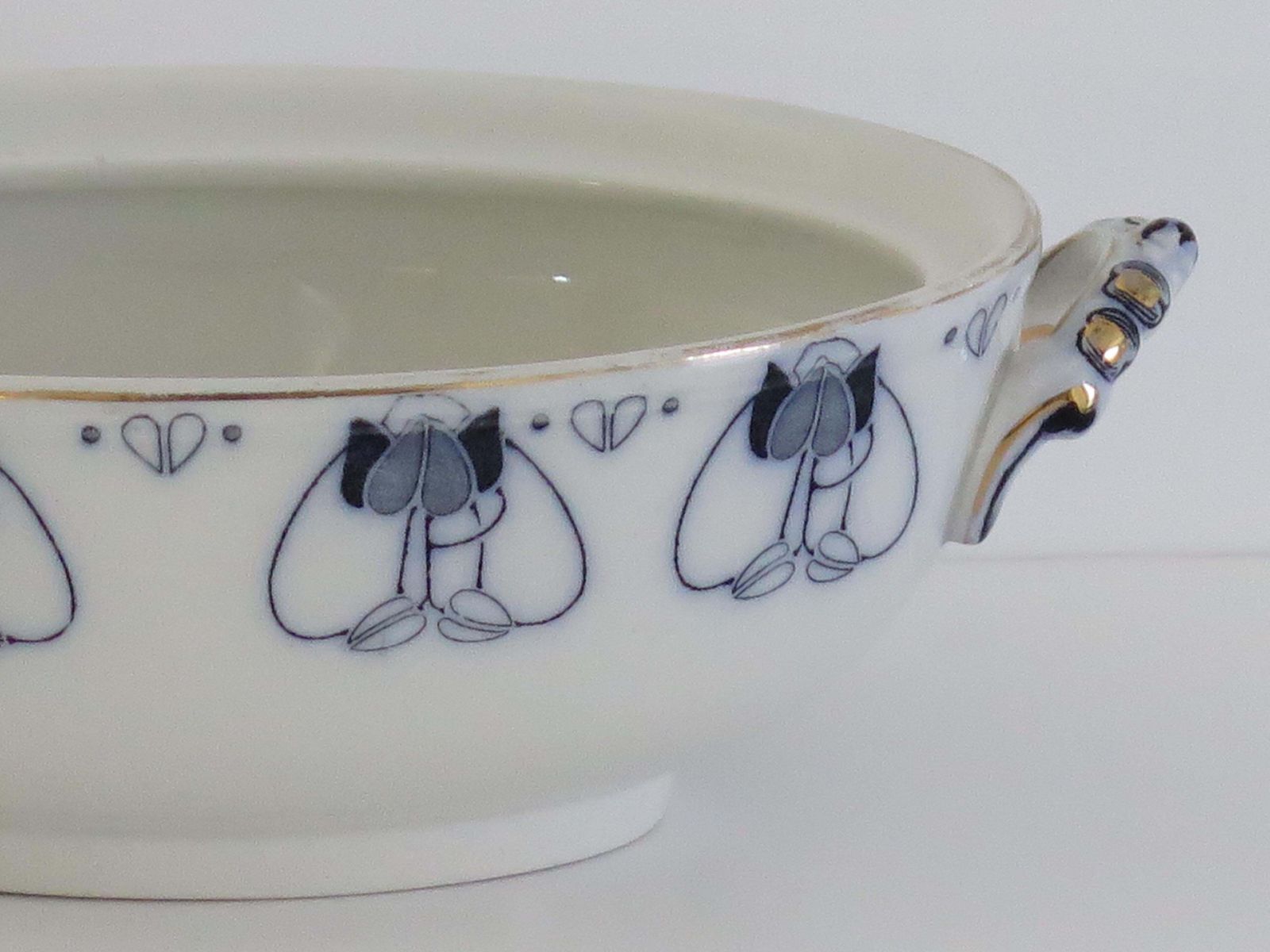 photo furniture 19th C. Art Nouveau Sauce Tureen Blue & White Tulip Ptn By Keeling & Co, Ca 1887