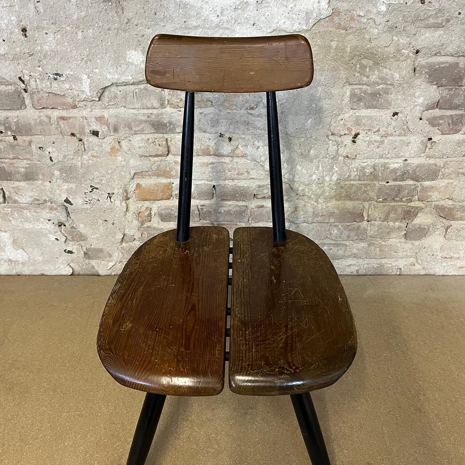 photo vinterior 1950's, Set Of Table Red Brown Table Top And Four Pirkka Chairs By Tapiovaara