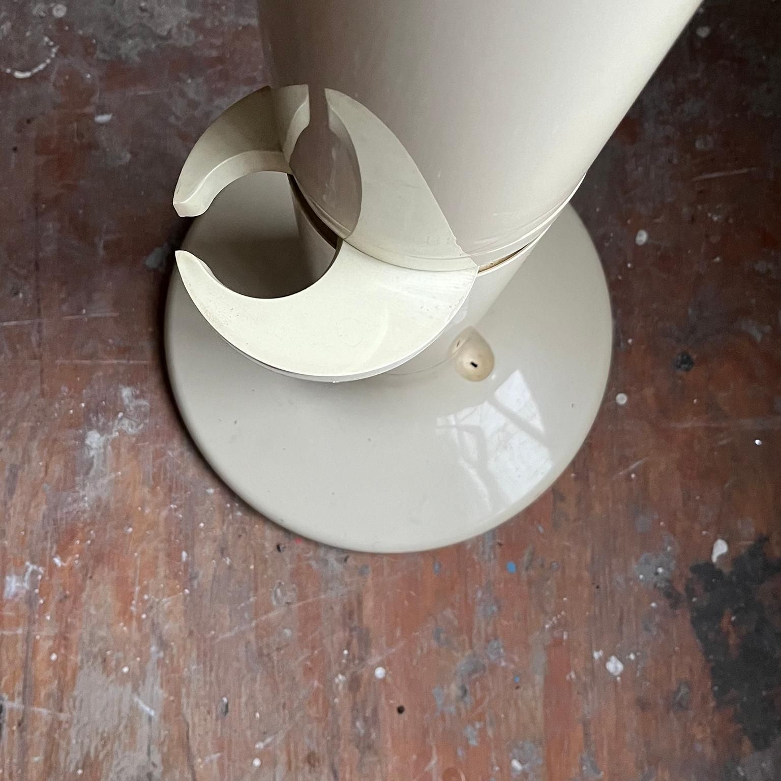 photo furniture Planta, Coatrack In Light Beige By Piretti