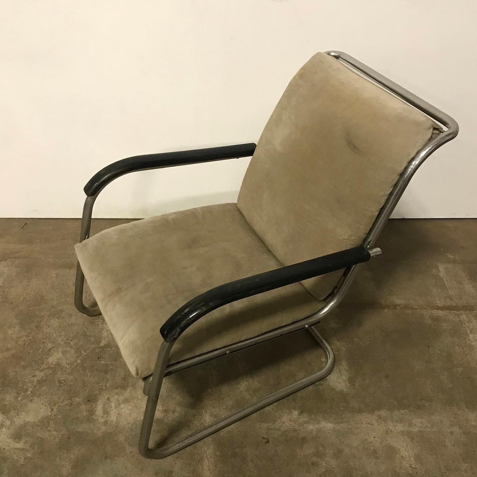 photo furniture 1930, Paul Schuitema Easy Chair, Fabric With Black Lacquered Wooden Armrests