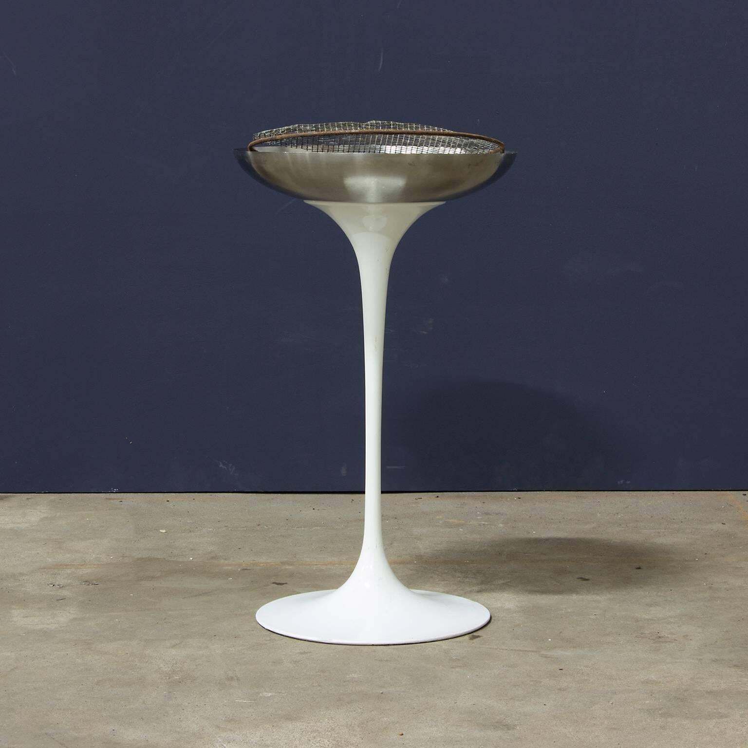 1960, Eero Saarinen For Knoll International, Set Of Seven White Tulip Ashtrays photo furniture
