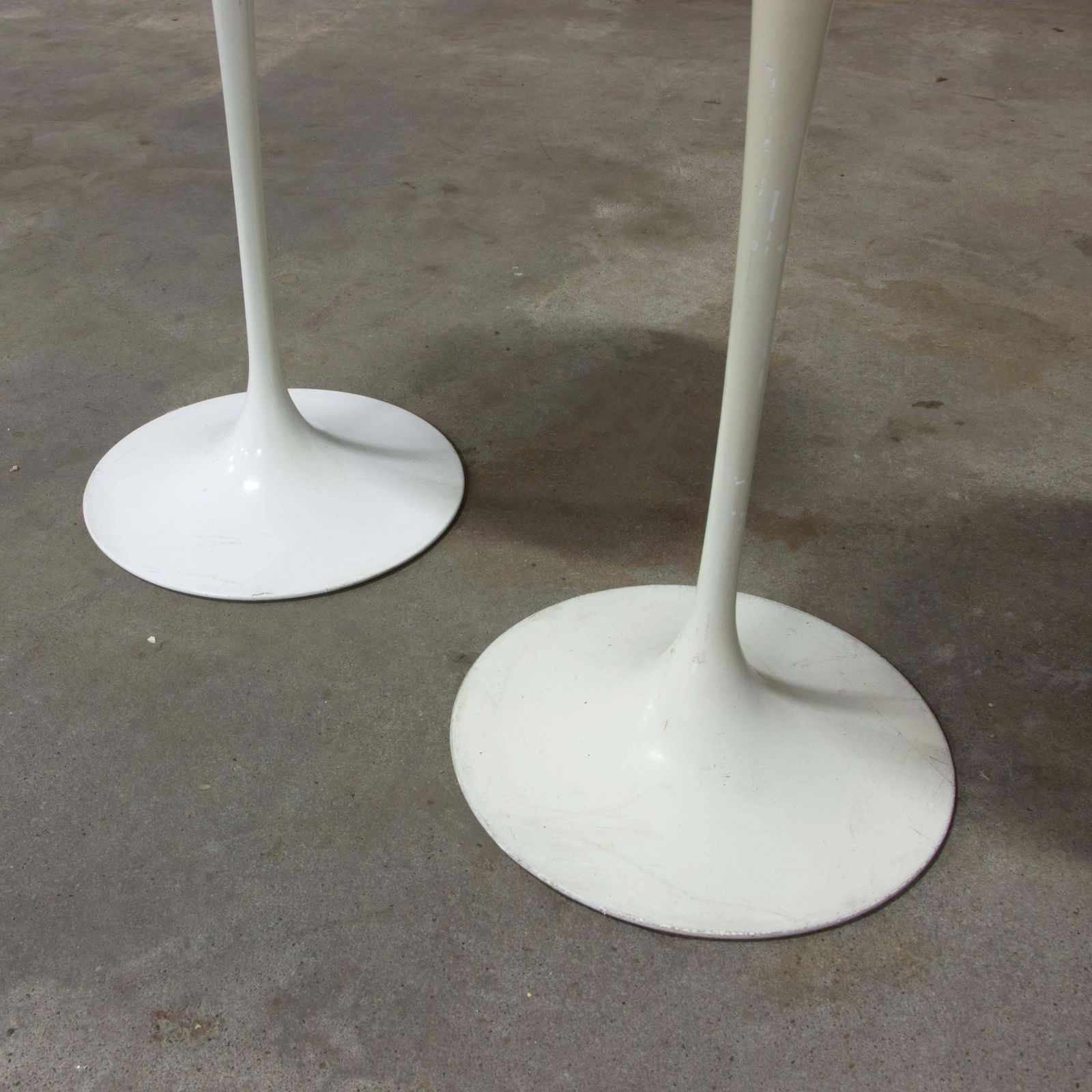 1960, Eero Saarinen For Knoll International, Set Of Seven White Tulip Ashtrays photo vintage