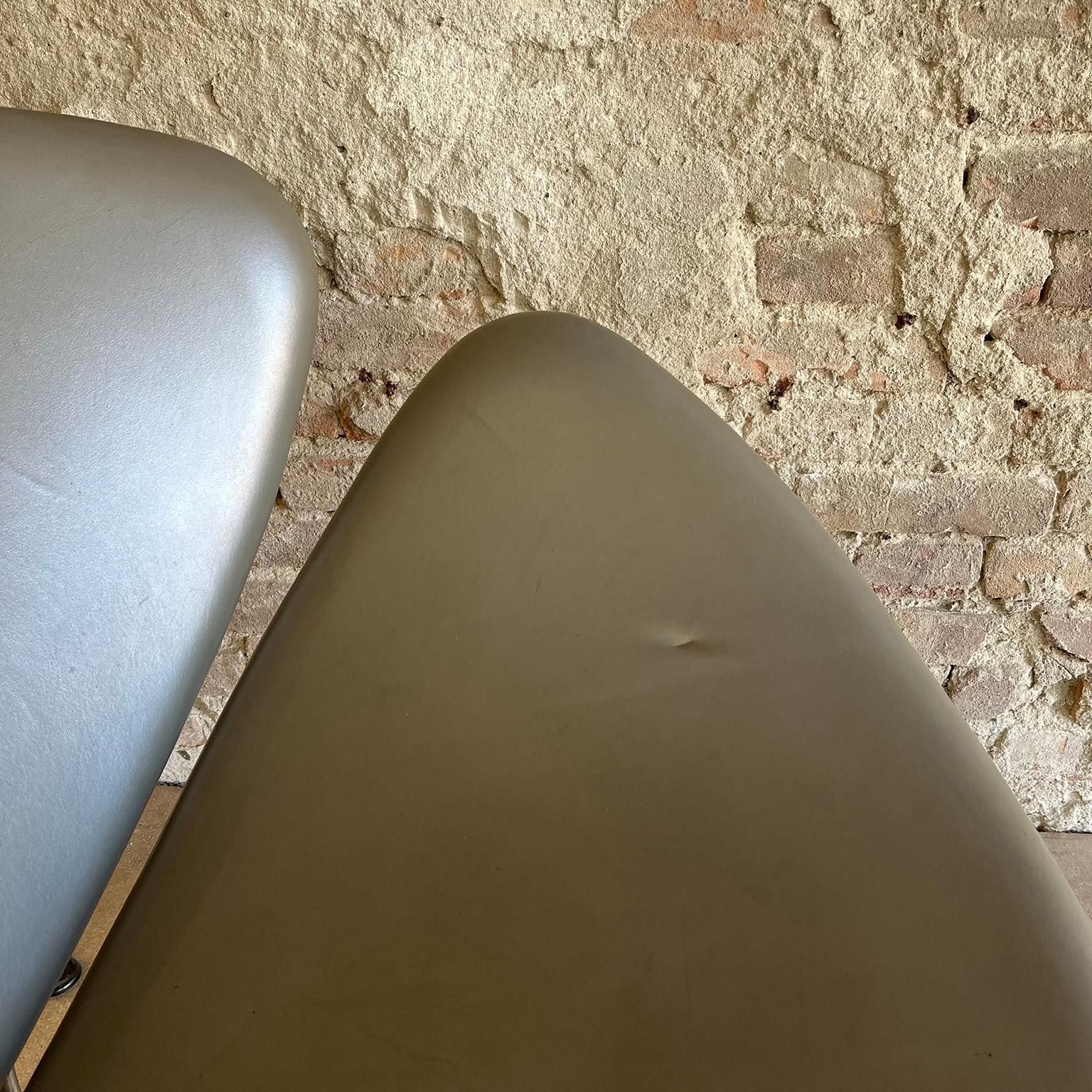 photo vinterior 1960, Pierre Paulin, Original 1st Fabric Silver Grey Leather Slice Chair
