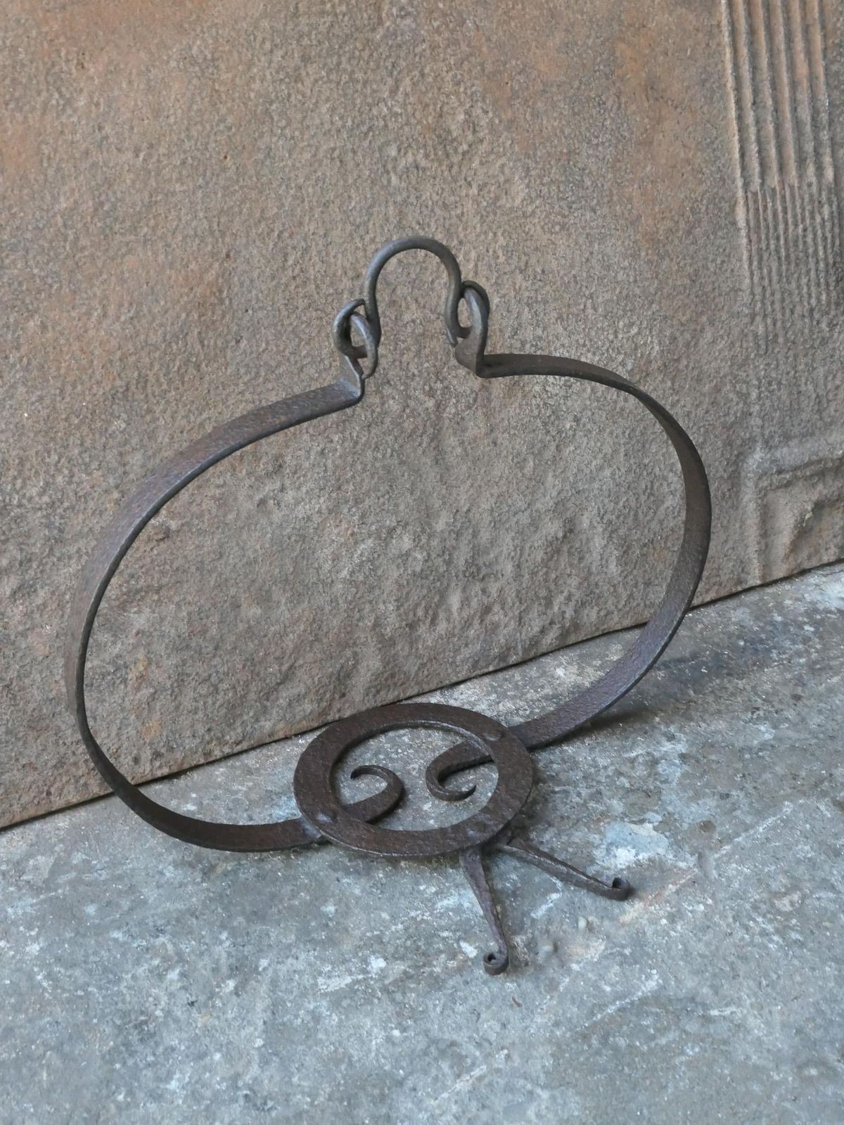 photo vinterior 17th Century Louis XIV Period Trivet