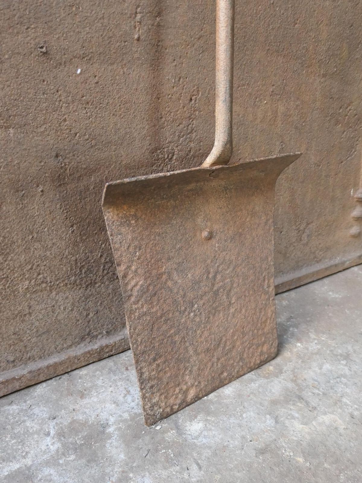 photo furniture Large Early 19th Century French Fireplace Shovel Or Fire Shovel