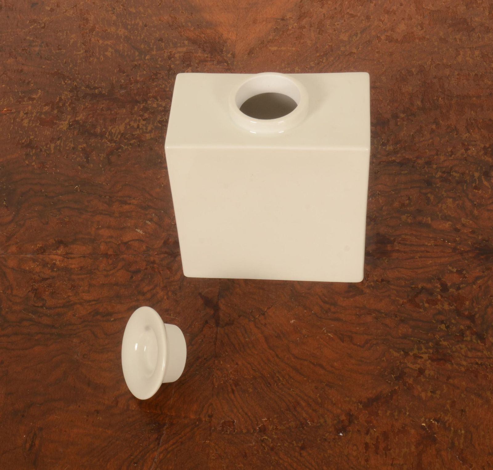 photo furniture Kpm Berlin White Porcelain Tea Box Designed By Trude Petri