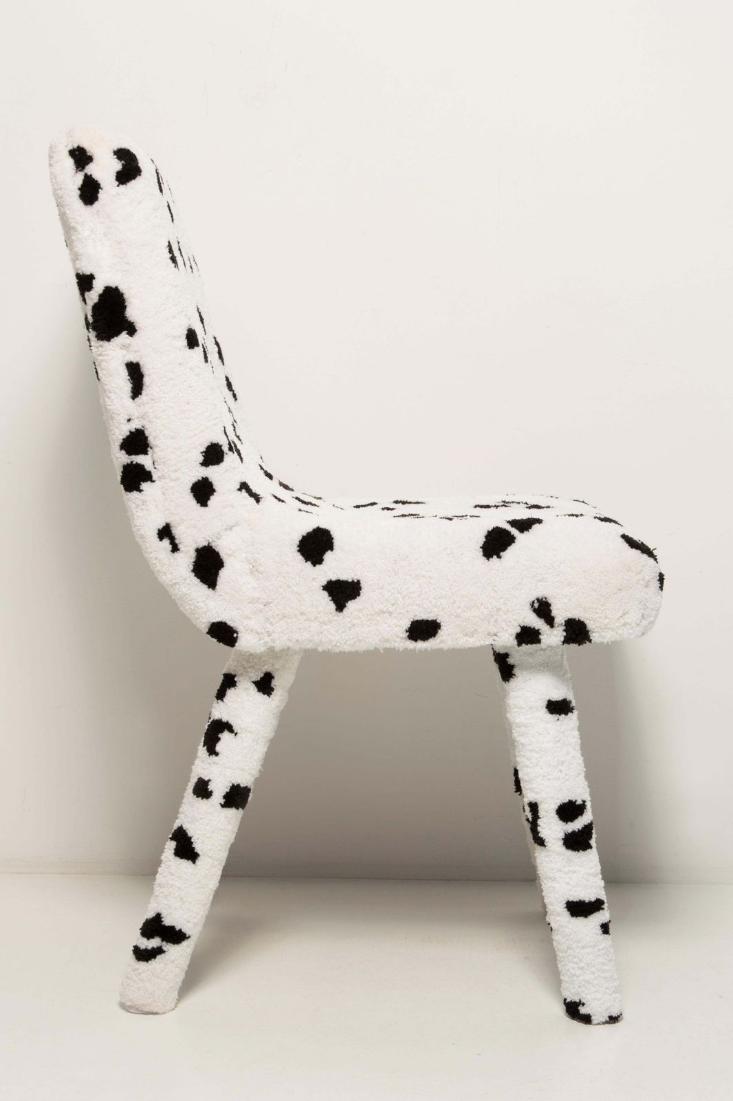 photo furniture Mid Century Handgetufted Cruella Dalmatian Wol, Rajmund Hałas Stoel, Jaren 1960