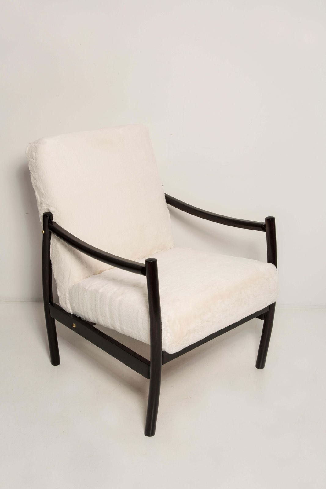 Paar Mid Century Vintage Fauteuils, Wit Imitatiebont, Europa, Jaren 1960 photo for sale