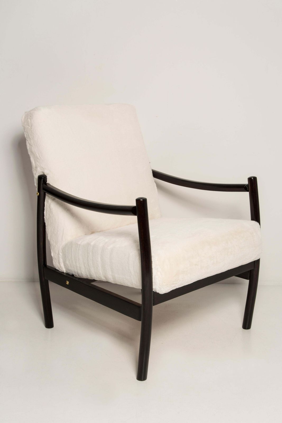 Vintage Fauteuil, Midden 20e Eeuw, Wit Imitatiebont, Europa, Jaren 1960 photo furniture