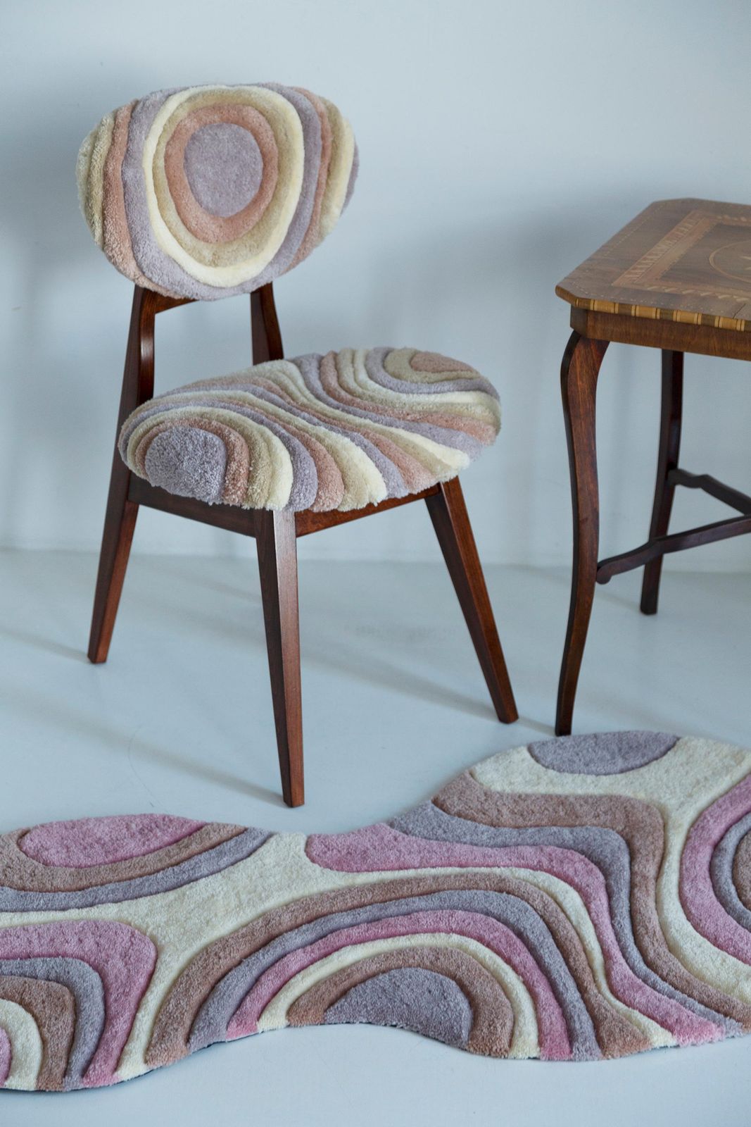 photo vintage Mid Century Mushroom Chair, Hand Tufting Beige Wool, Europe, 1960s