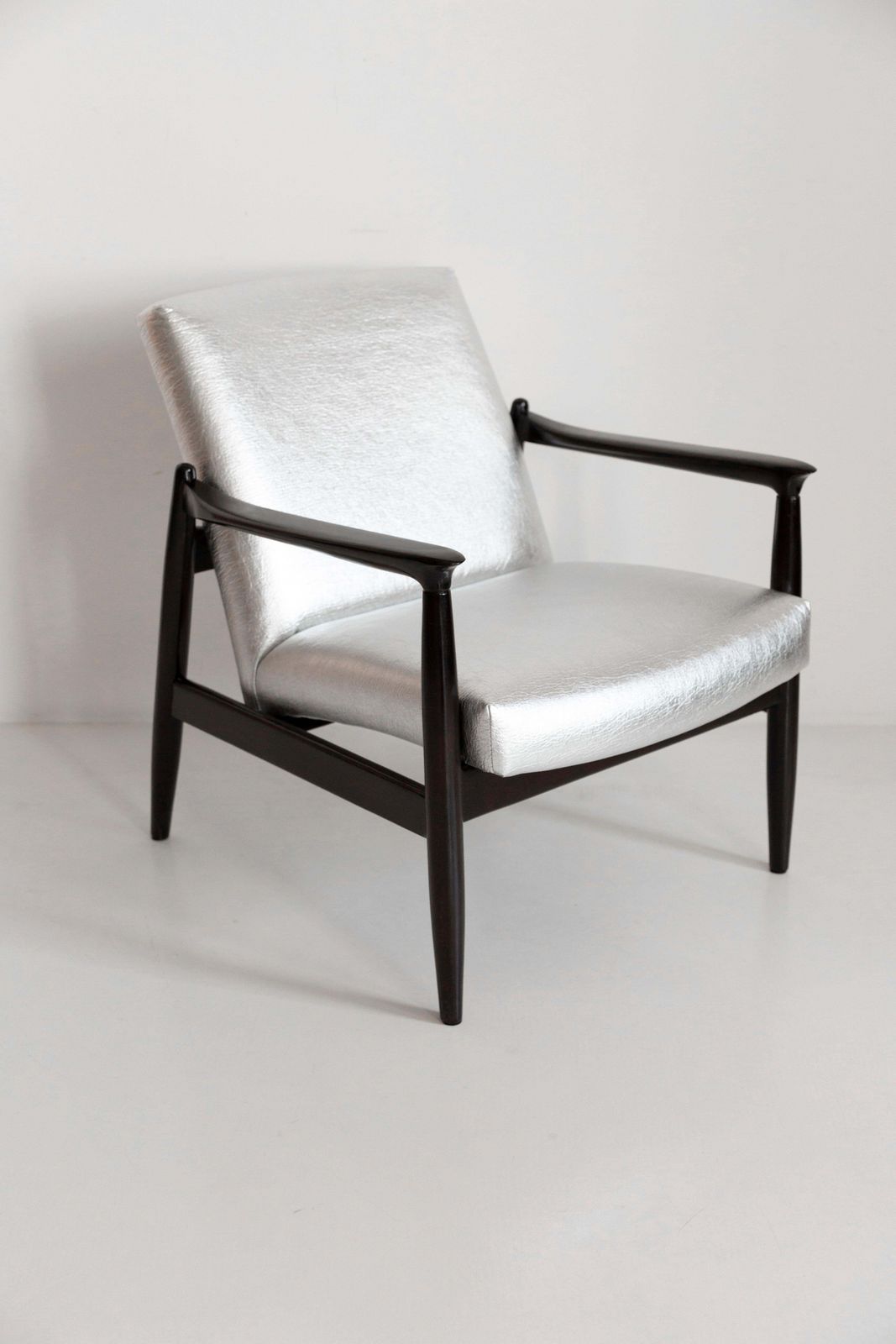 Mid Century Metallic Silver Pineapple Leather Gfm 64 Fauteuil, Homa, Europa, Jaren 1960 photo for sale
