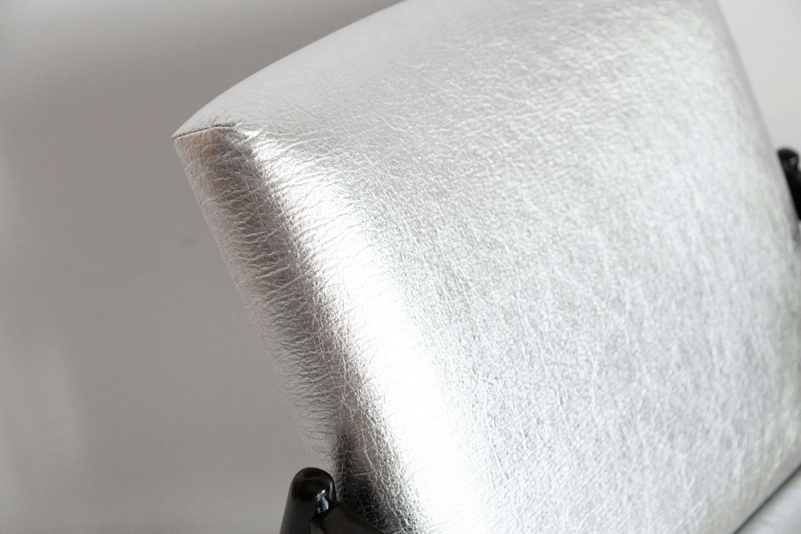 Midcentury Metalic Silver Pineapple Leather Gfm 64 Armchair, Homa, Europe, 1960s photo vinterior