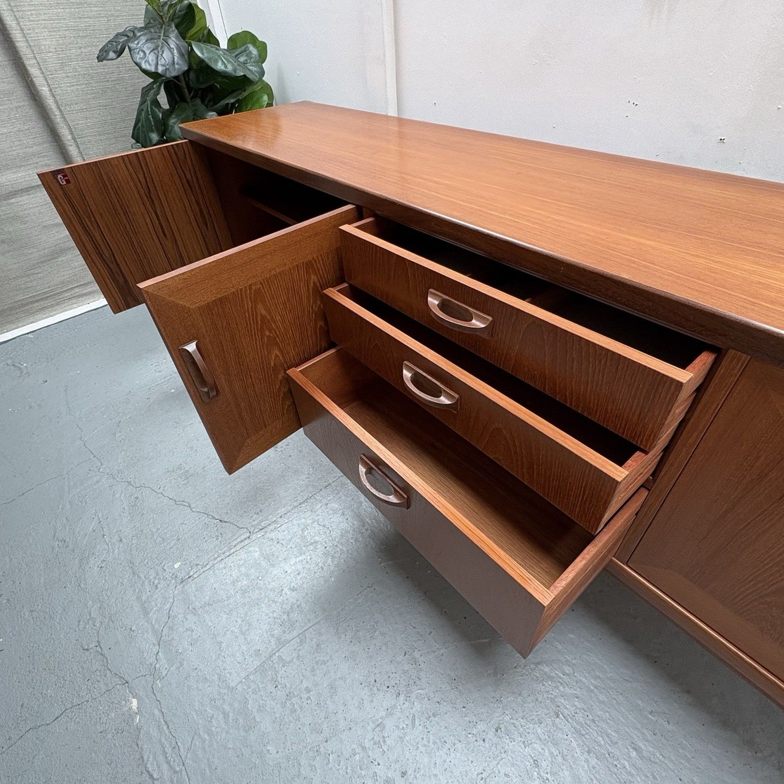 photo vintage Midcentury G Plan Sierra Range Teak Sideboard C.1960