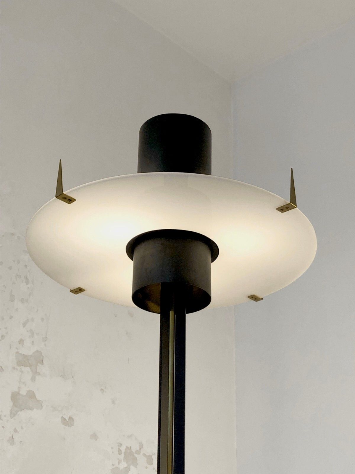 photo vinterior 1950 Arlus Modernist Fifties Shabby Chic Streetlight Stilnovo Arteluce Disderot