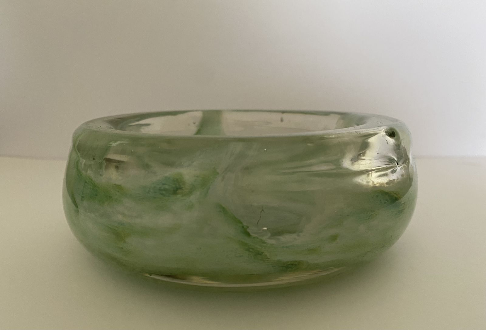 photo furniture Nazeing, British Studio Art Glass, Mottled Green Bowl