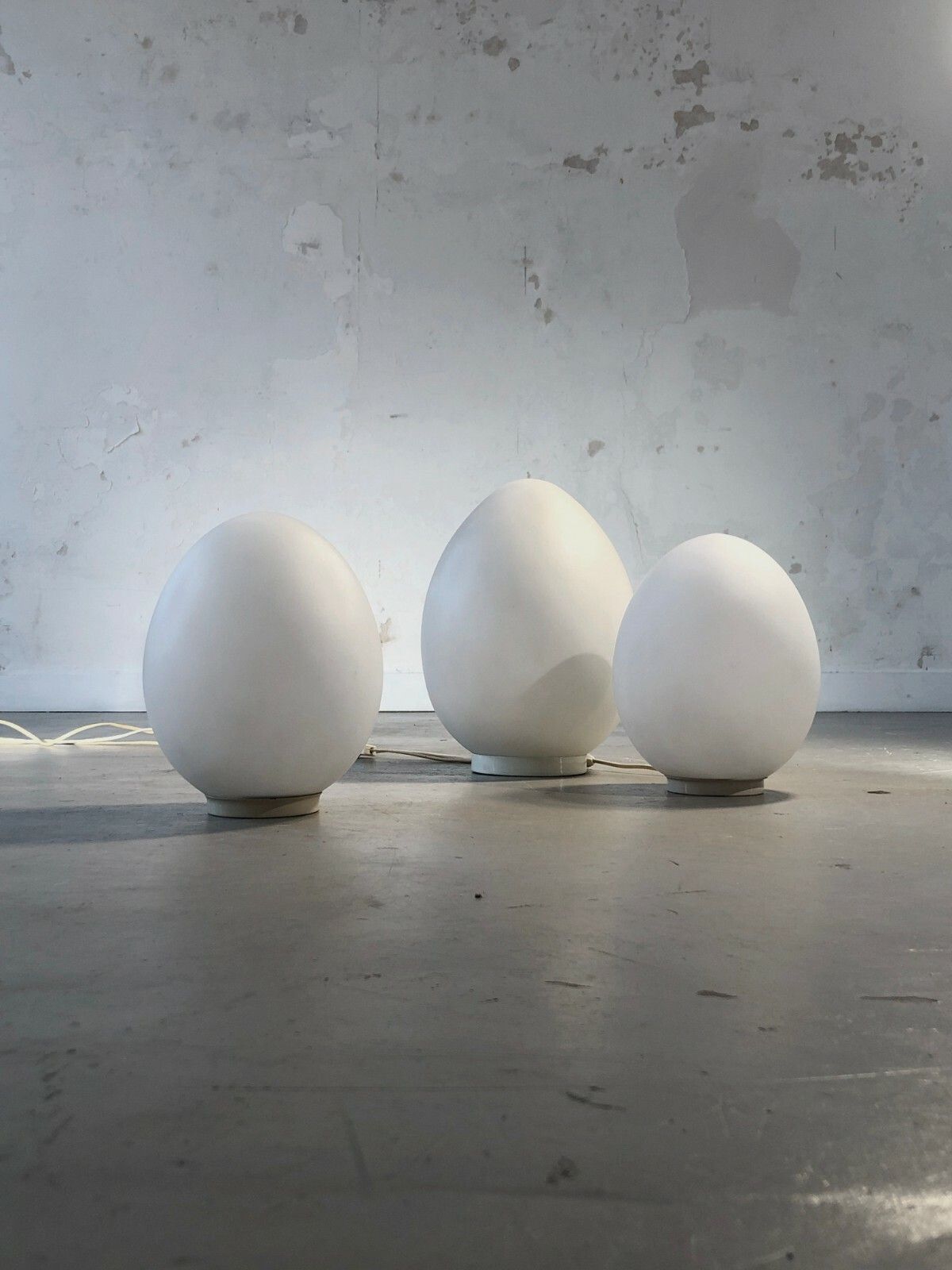 1970 Vianne 3 Lamps Egg Or Uevo Post Modernist Space Age Motte Arteluce photo for sale