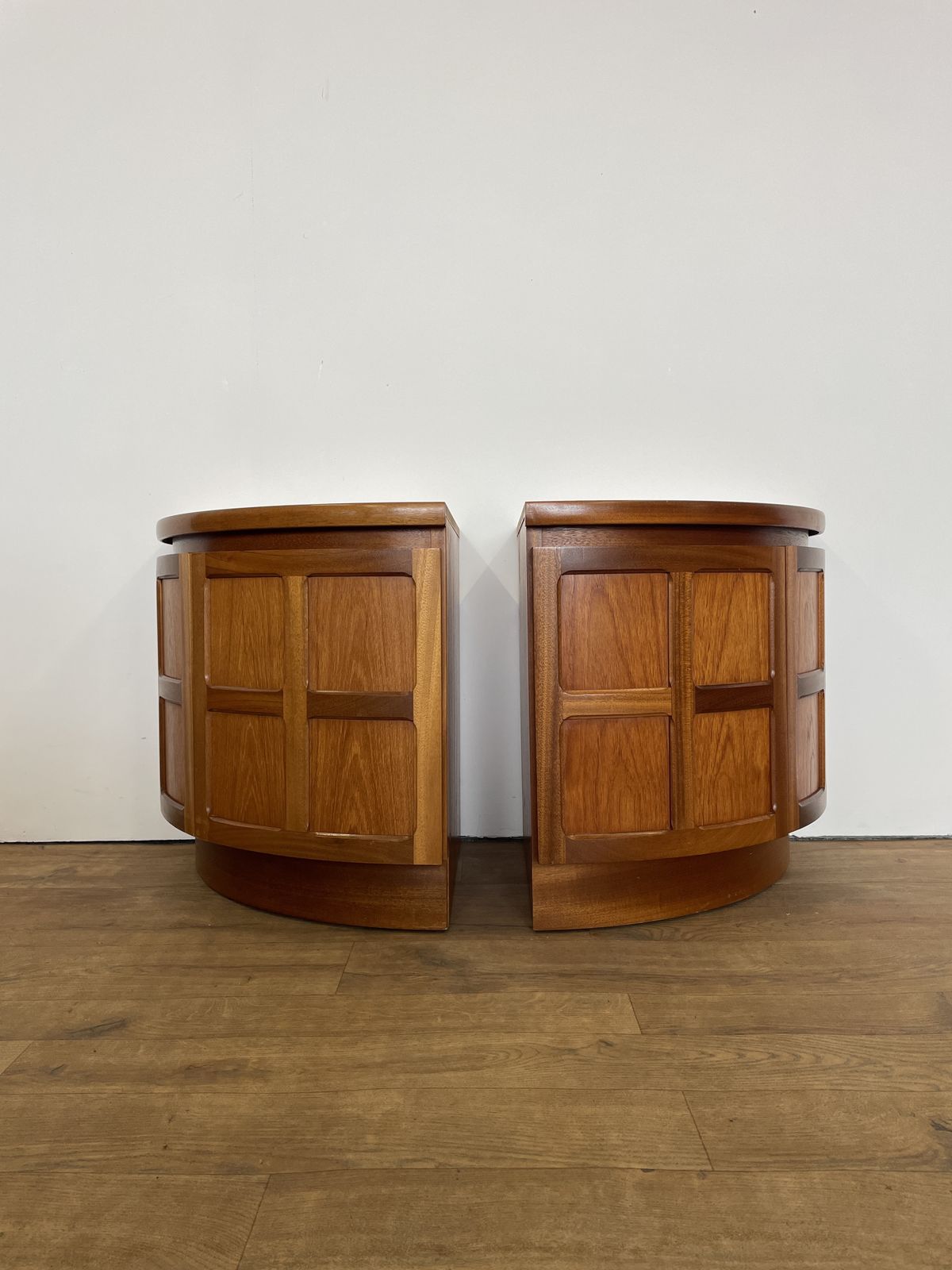 Pair Of Mid Century Teak Corner Bedsides By Nathan Furniture, 1960s photo vinterior