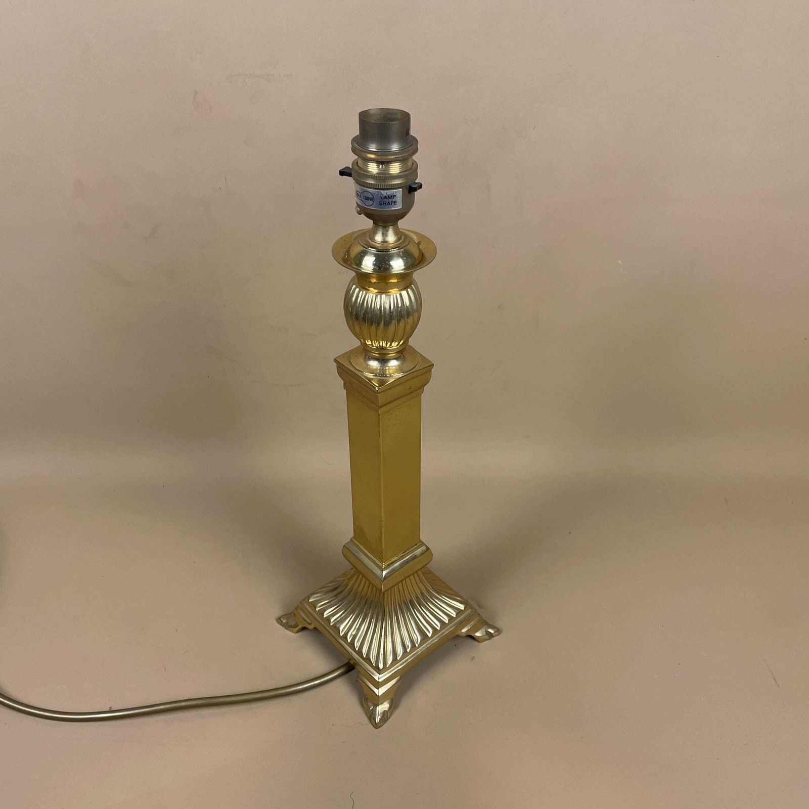 Antique Metal Gold Brass Lamp Light Ornate Patterned Vintage Square Pattern Bedside Side Desk Heavy 4 Feet Column Regency Classic photo 95.0