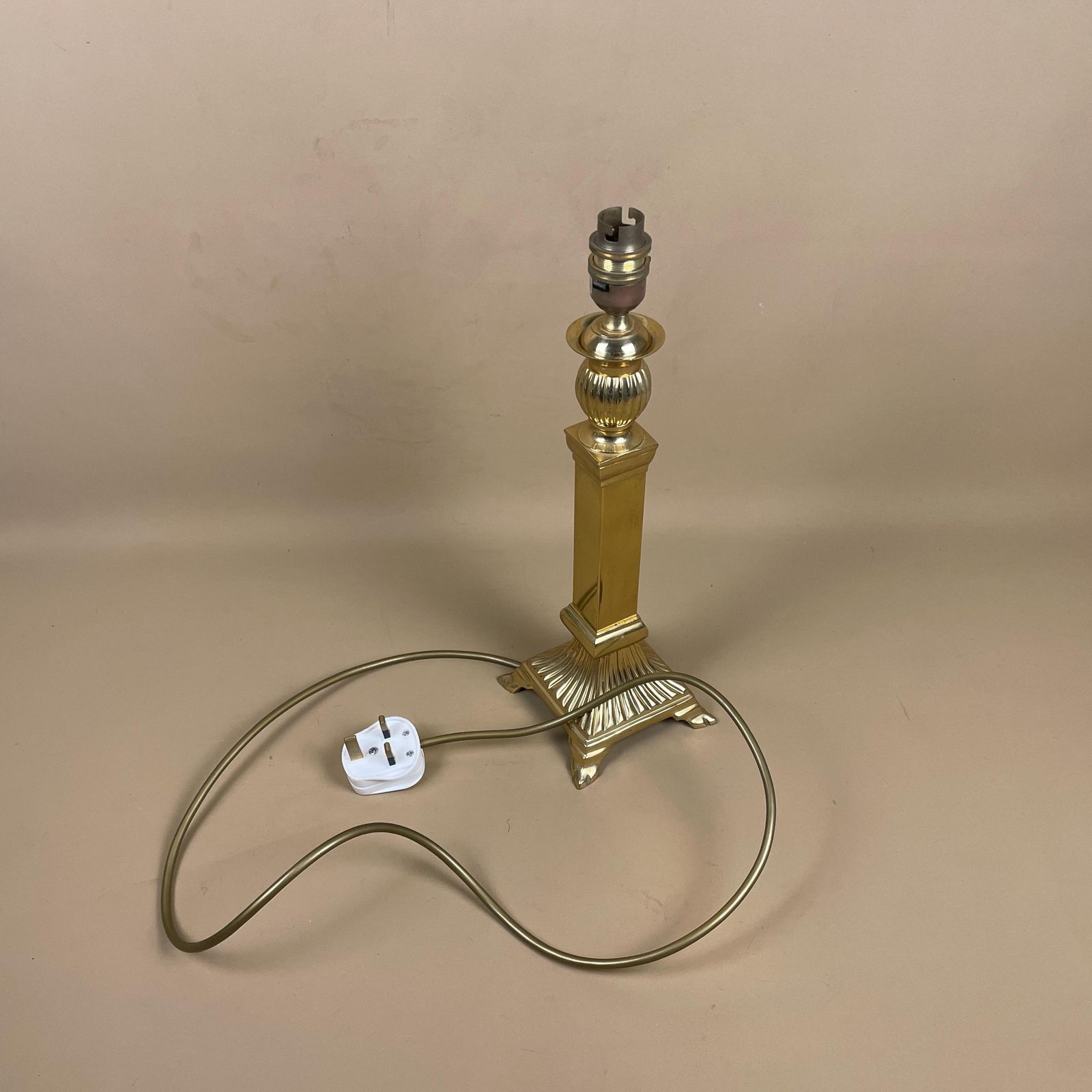 Antique Metal Gold Brass Lamp Light Ornate Patterned Vintage Square Pattern Bedside Side Desk Heavy 4 Feet Column Regency Classic photo buy