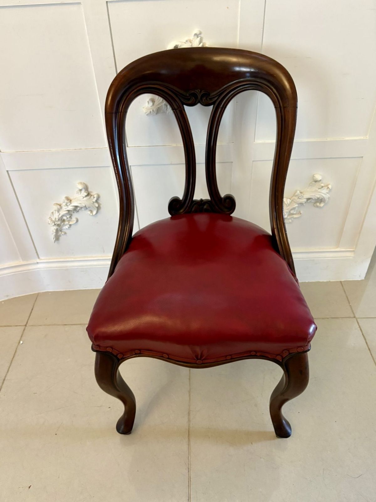 photo vintage Set Of Six Antique 19th Century Superb Quality Carved Mahogany Dining Chairs