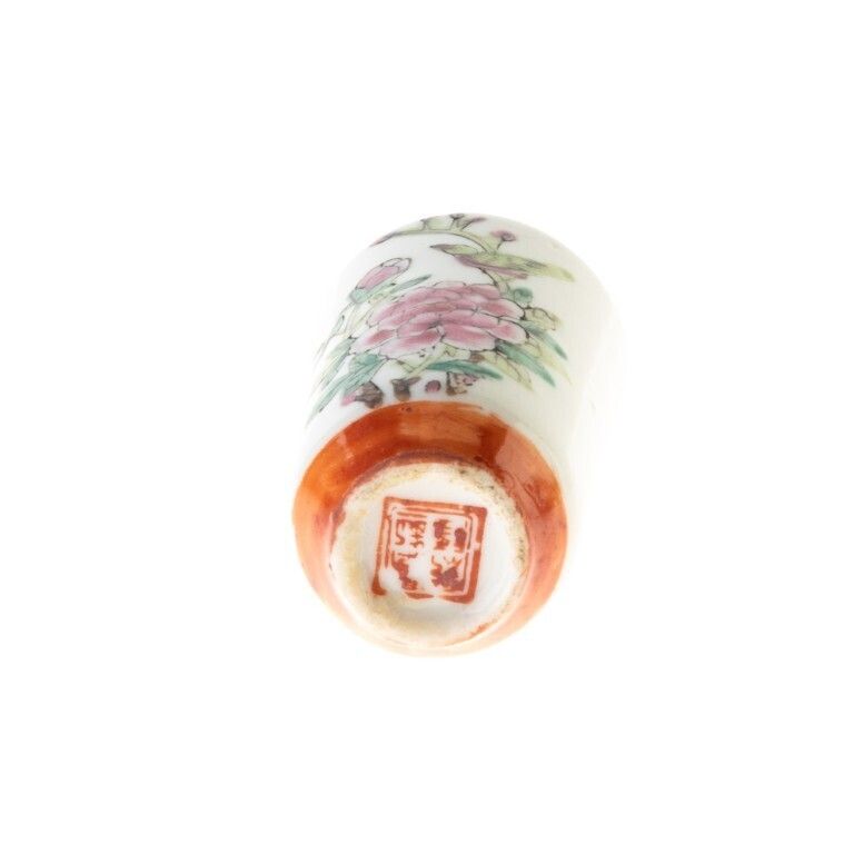 Chinese Hand Painted Famille Rose Porcelain Snuff Bottle With Jade Top photo furniture