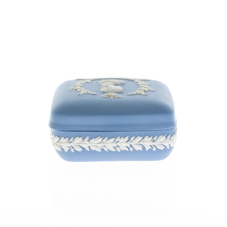 Wedgwood Blue Jasperware Porcelain Queen Elizabeth Royal Visit To New Zealand Lidded Box photo Home Decor
