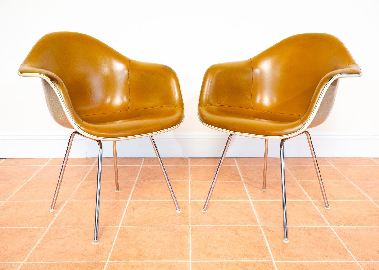 Pair Of Eames Herman Miller Dax Leather Armchairs Vitra 1960s Mcm Space Age Rope Edge Shell Bucket Vitra Caramel Leather Lounge Easy Dining Occasional photo vinterior