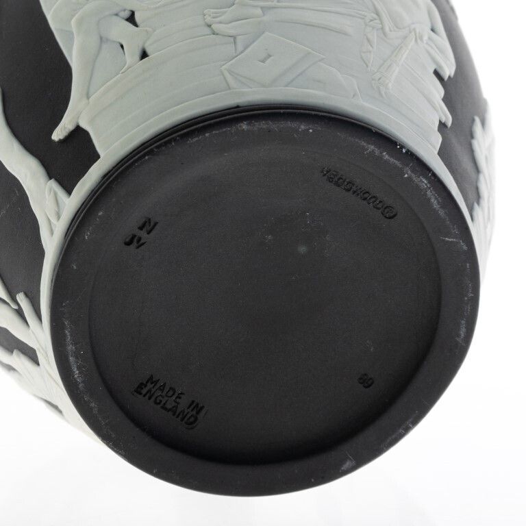Wedgwood Black Basalt Jasperware Ceramic Porcelain Copy Of The Portland Vase photo vinterior