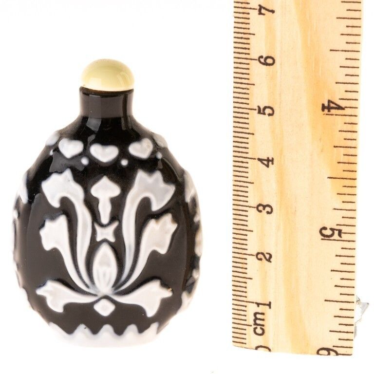 Chinese Qing Dynasty Black & White Cameo Overlay Porcelain Lotus Flower Snuff Bottle photo for sale