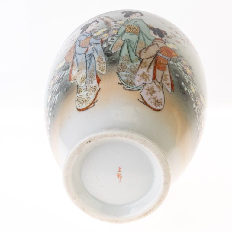 Chinese Hand Painted Fine Gilt Porcelain Baluster Vase photo for sale